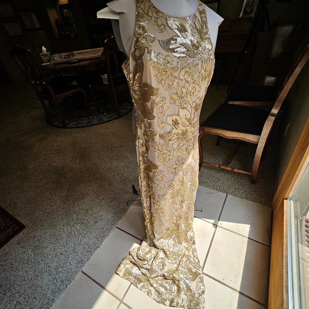 Badgley Mischka Beige Fabric Label